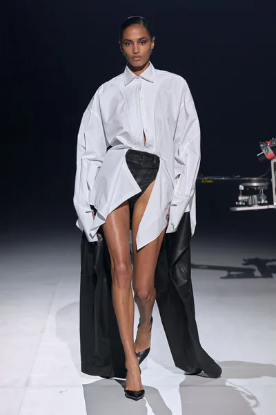 Look 12